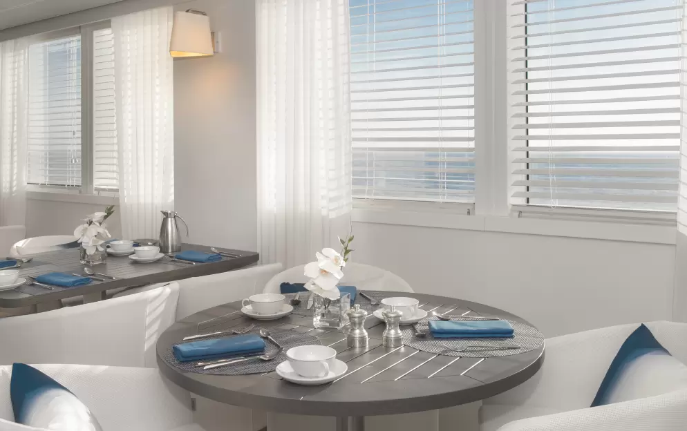 Ponant, Le Lyrial Grill Restaurant 01 ©PONANTFrançois Lefebvre.jpg